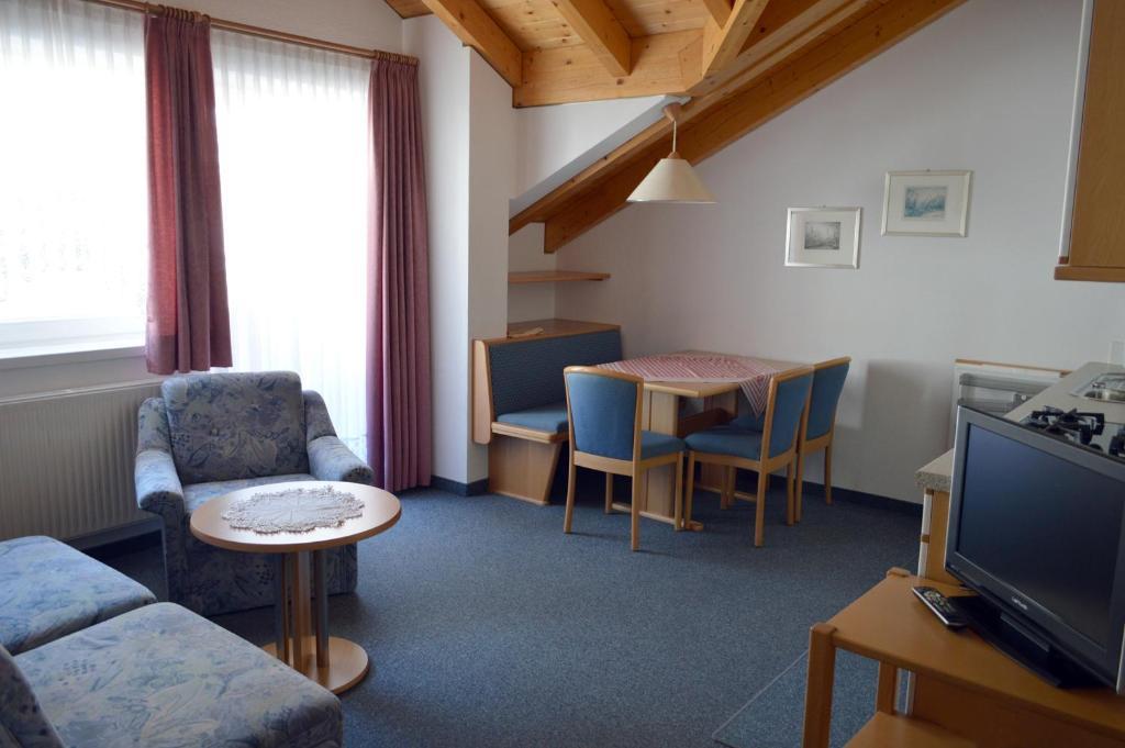 Appartements Haus Bachmann San Candido Chambre photo